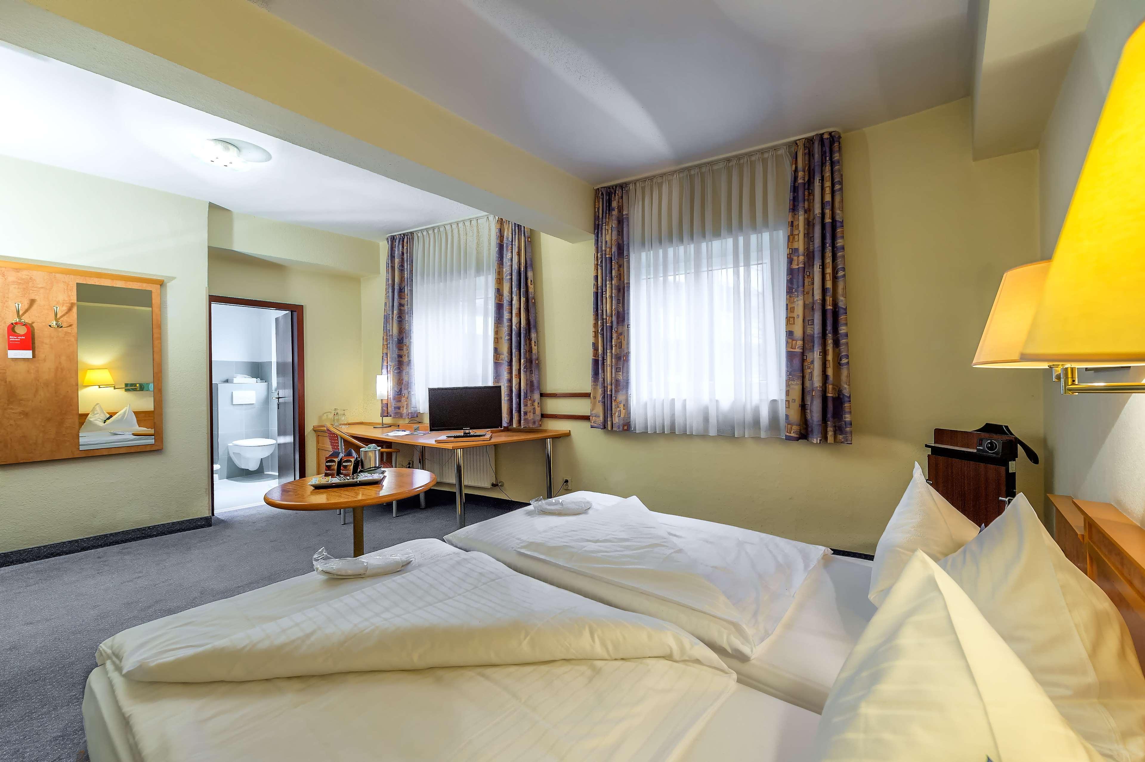 Western Rembrandt 3* Weymouth